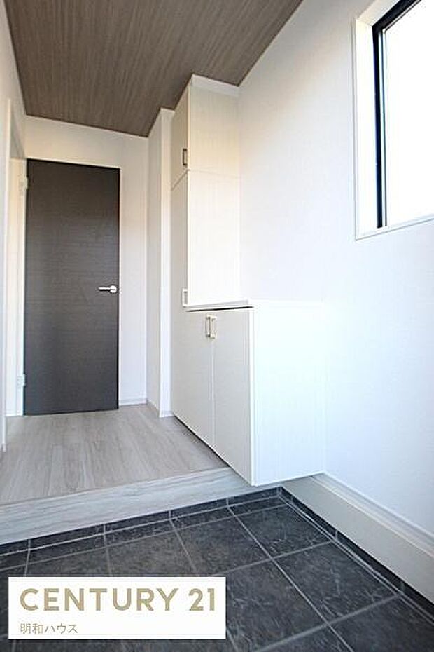 光の差し込む明るい玄関スペースでです!