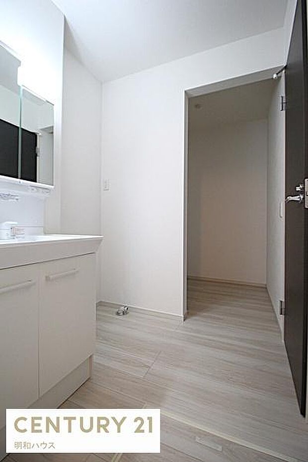 奥に便利なリネンスペースがあります!