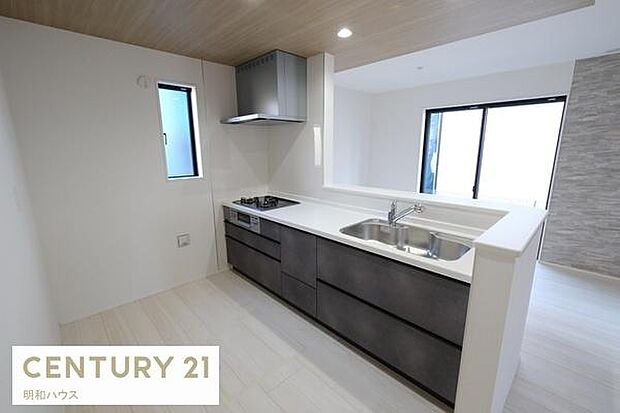 ◎浄水機一体型システムキッチン!◎コンロ下のスライドキャビネットは大容量で満足の使い勝手です!