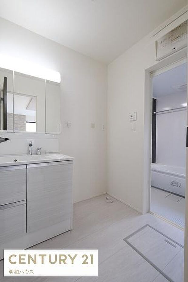 三面鏡付きシャンプードレッサー