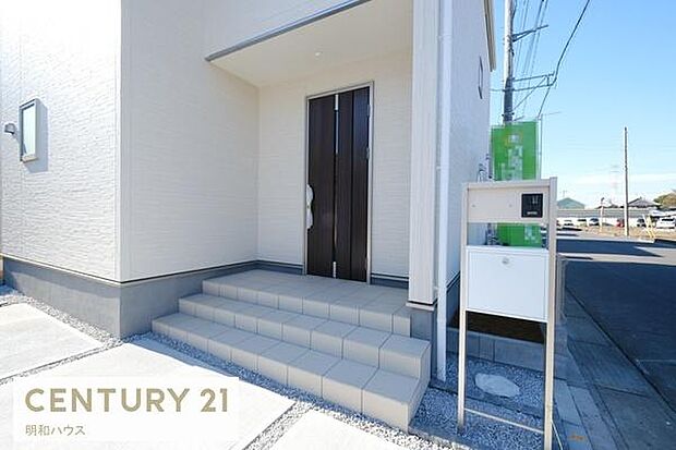 ピッ♪と開閉!電池錠付き玄関ドア!