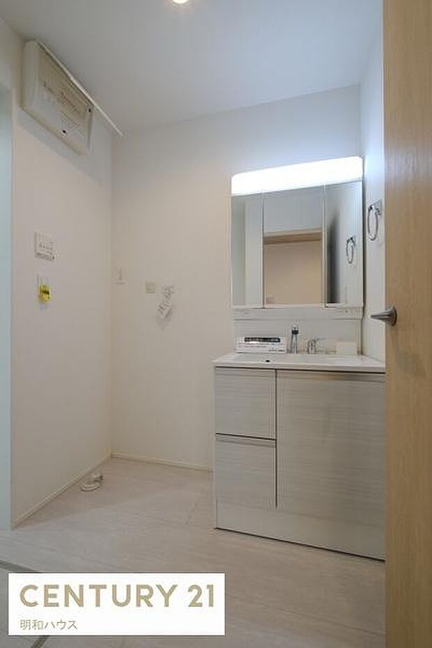 三面鏡付きシャンプードレッサー