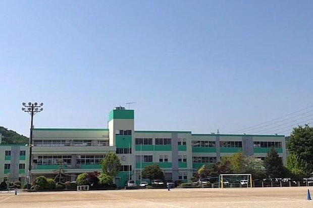 小川町立小川小学校まで320m