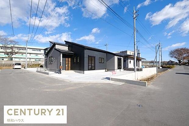 小学校まで徒歩4分の立地です♪