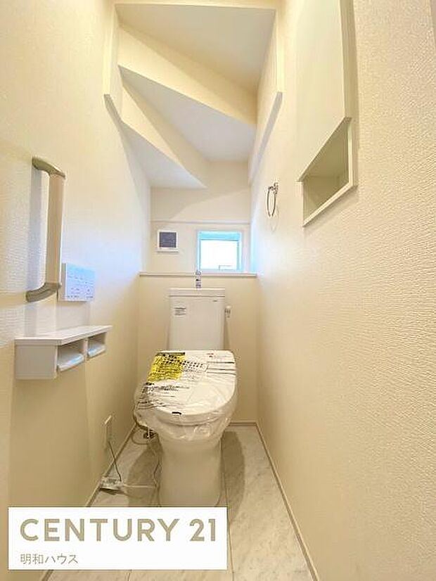 ◎1階カウンター付シャワートイレ！（収納＋手すりあり）◎省エネ仕様！ナノレベルのなめらかさのセフィオンテクト！◎フチなし形状で掃除も楽々！◎トルネード洗浄で汚れを落とします！