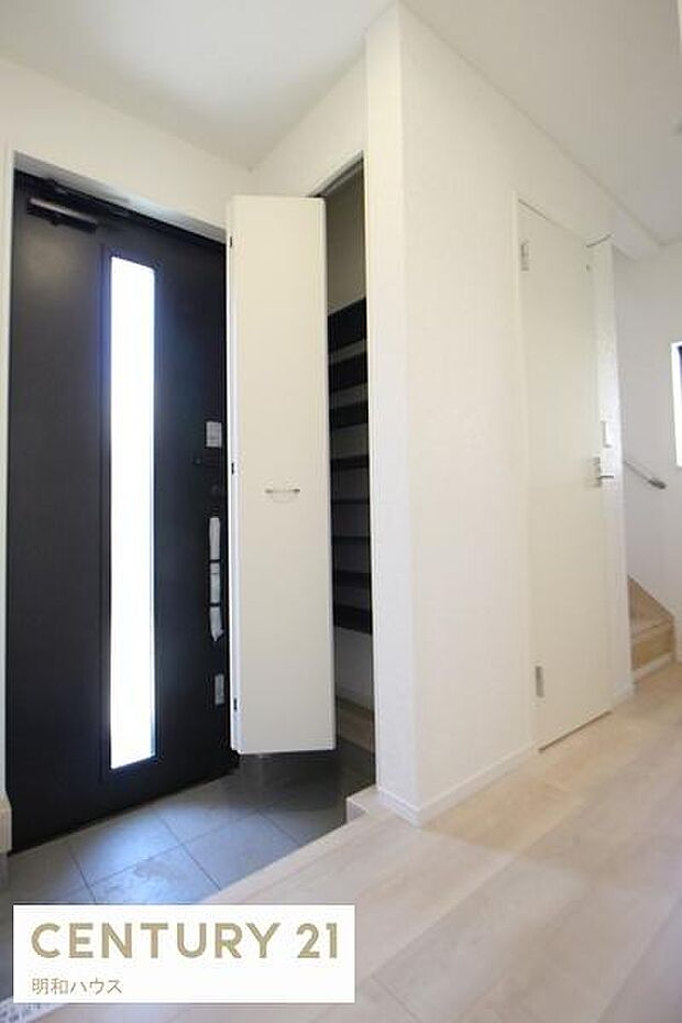 可動棚付きシューズインクローク!