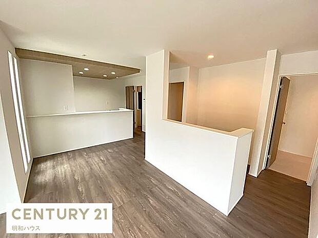 リビングから目隠しになる嬉しいカウンター