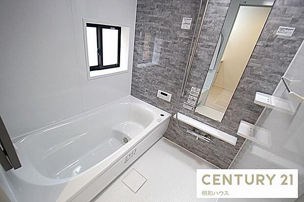 ◎浴室暖房乾燥機付き1坪バス!◎雨の日には衣類の乾燥にも大活躍!◎ゆったりと一日の疲れを癒して下さい!◎半身浴ができる快適な高さのベンチ付浴槽!