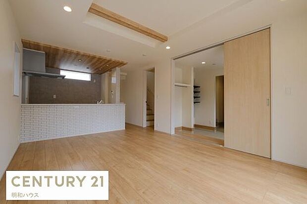 5号棟 LDK16帖◎家族の笑顔が集まる憩いの空間!◎マルチエントランスのため戸を開けると開放感があります!