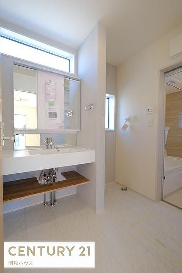 三面鏡付シャンプードレッサー!