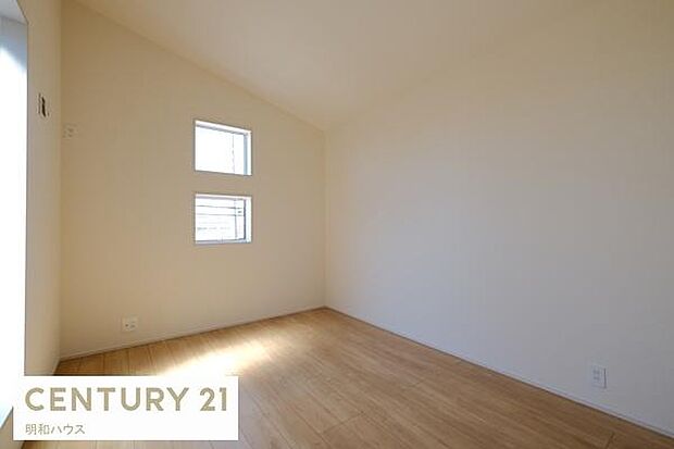 洋室5.25帖 勾配天井+クローゼット