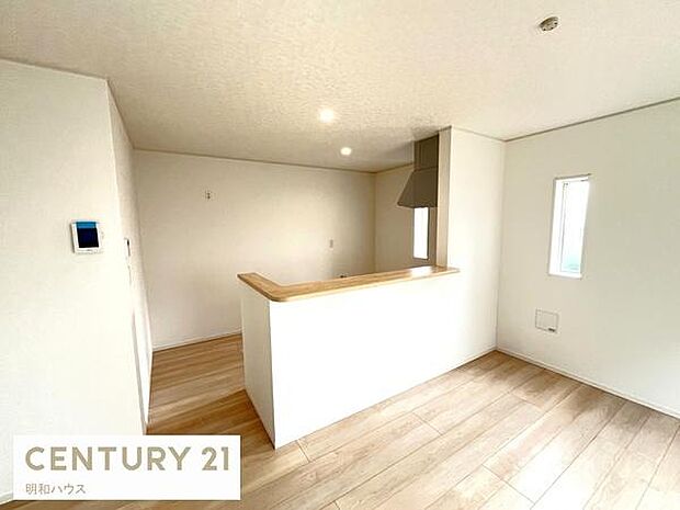 家族の様子が覗える対面式カウンター!