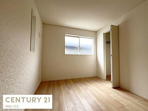 中央洋室5.25帖+クローゼット!