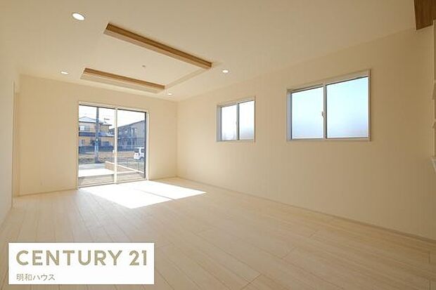 1号棟 陽射しが差し込む明るいリビング！