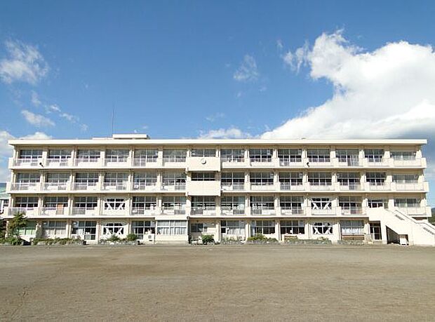 日高市立高萩中学校まで550m、小学校の隣が中学校になります!!