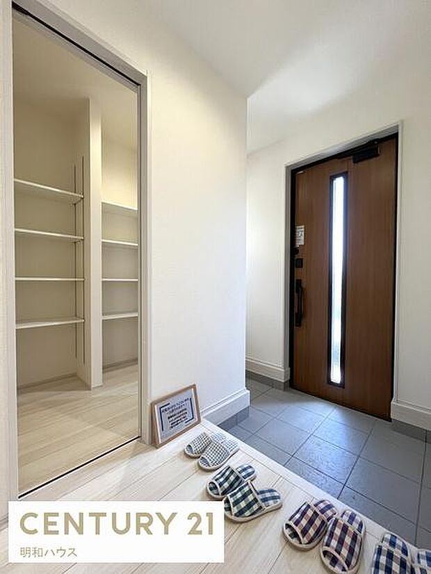 5号棟・夜も安心!人感センサー玄関灯!