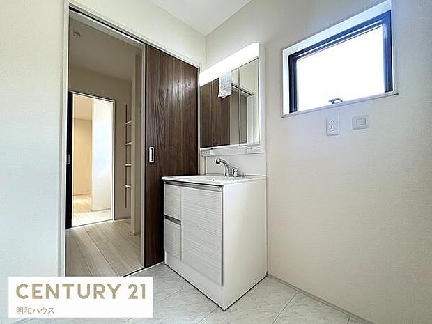 1号棟・奥に2WAYのWICあり!