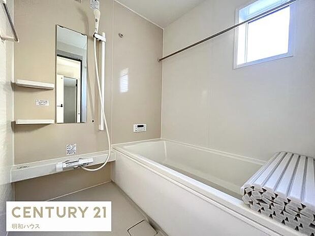 寛ぎの浴室暖房乾燥機付1坪バス！