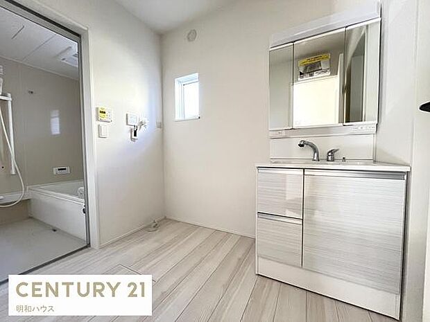 三面鏡付きシャンプードレッサー！