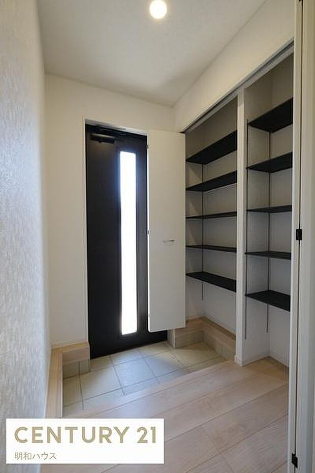 シューズインクローク たくさん入ります!