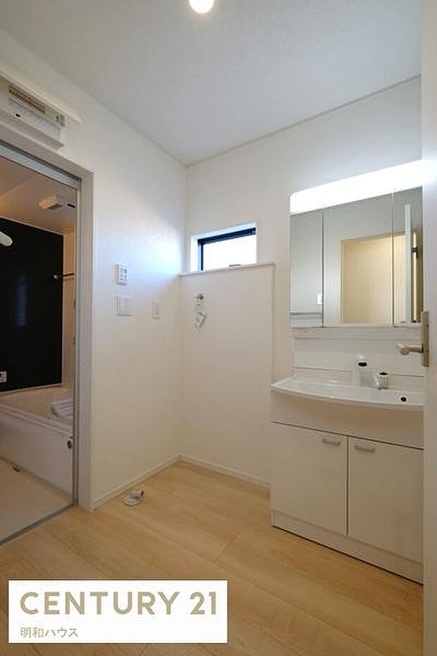 三面鏡付きシャンプードレッサー