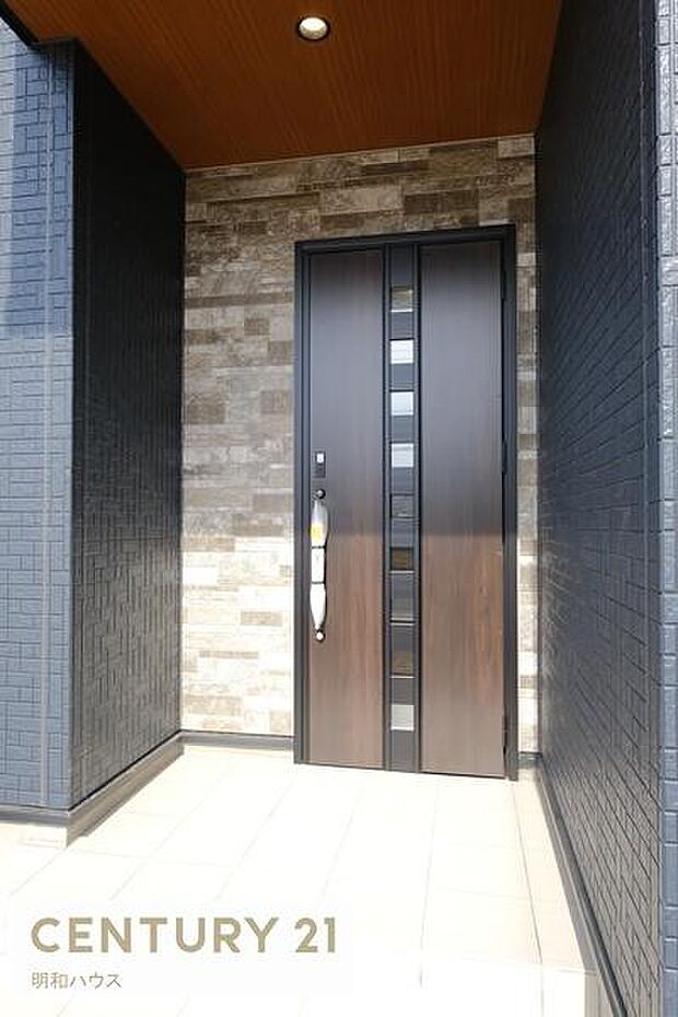 ピッ♪と開閉！電池錠付き玄関ドア！