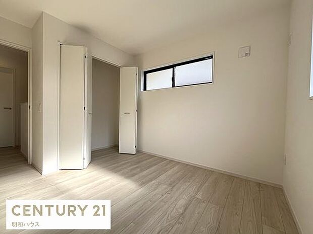 南東側洋室5.2帖+クローゼット!