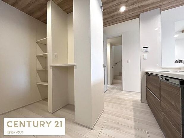 2号棟キッチン背面のパントリースペース!