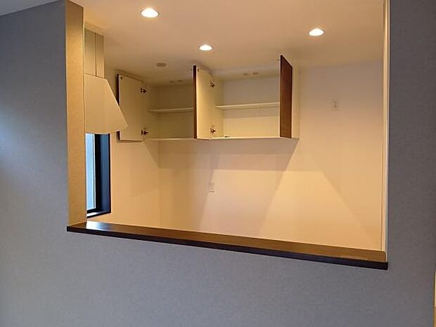 背面には戸棚が付いています!