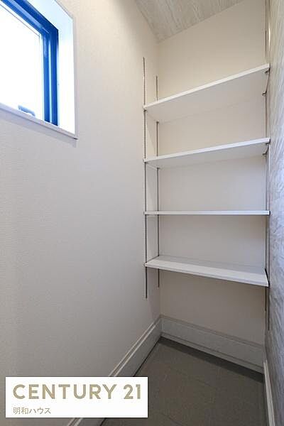 土間収納に可動棚が付いています！