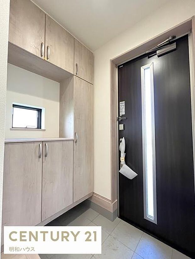 明り取りのある玄関スペース!