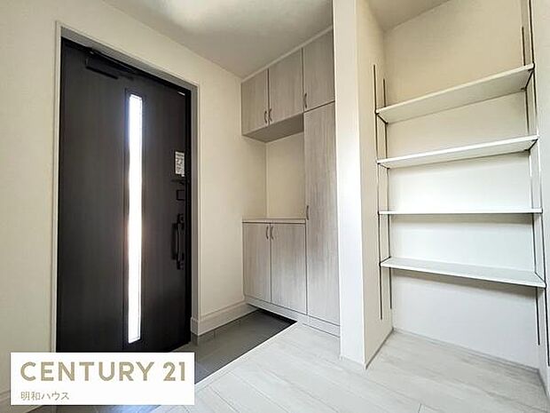 2号棟◎夜も安心!人感センサー玄関灯!◎可動棚収納+W-クローゼットあります!