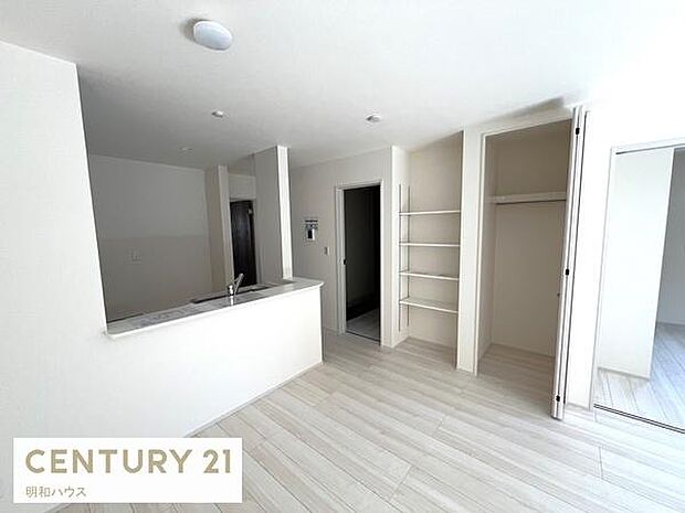 1号棟・リビング収納+可動棚のあるLDK