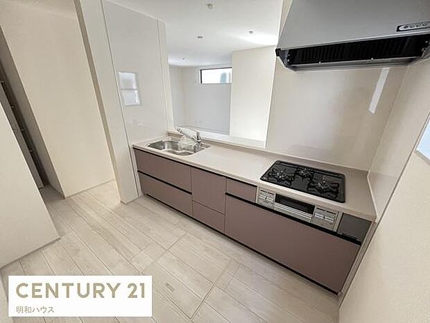 2号棟◎浄水機一体型システムキッチン!◎コンロ下のスライドキャビネットは大容量で満足の使い勝手です!◎便利な可動棚あります!