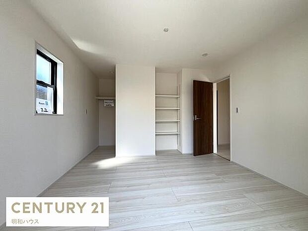 1号棟・洋室7.2帖+WIC+可動棚!