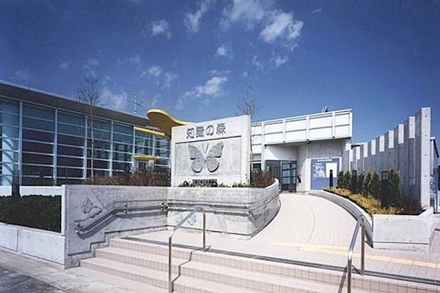 知識の森 嵐山町立図書館まで358m