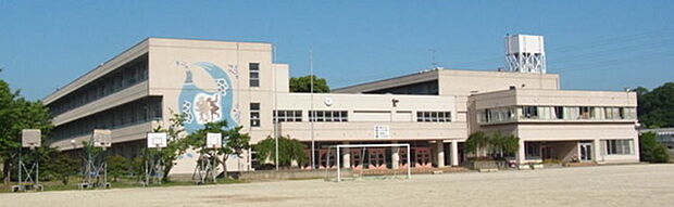 東松山市立青鳥小学校まで960m