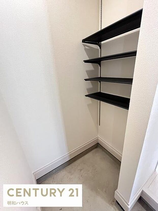 可動棚のあるシューズインクローク！