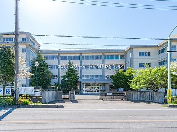 鶴ヶ島市立藤中学校まで790m