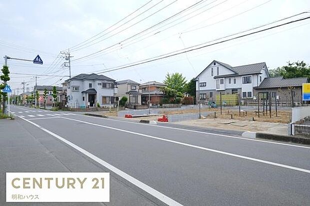 前面道路は歩道整備されています！