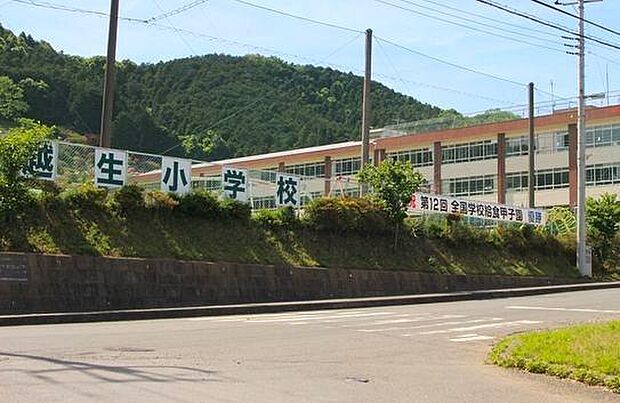 越生小学校まで1740m