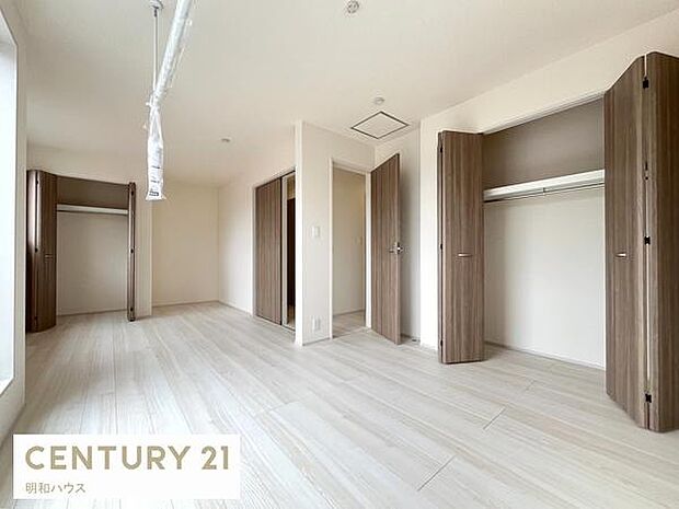 ◎将来2つの部屋にアレンジできる10.25帖可変型洋室！※間仕切り壁工事は別途有償◎室内物干しがあり花粉や雨から洗濯物を守ります！