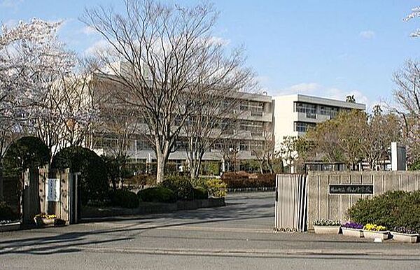 鳩山町立鳩山中学校まで2000m