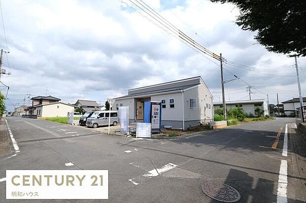 陽当たり良し!開放的な角地♪