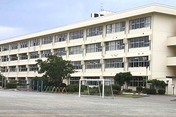 鶴ヶ島市立藤小学校まで1040m