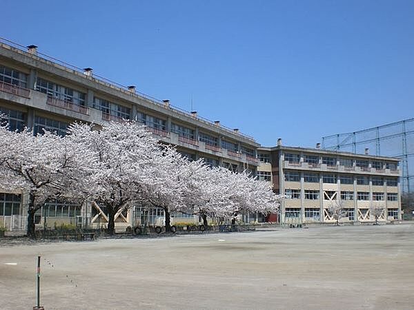 鶴ヶ島市立藤中学校まで1360m
