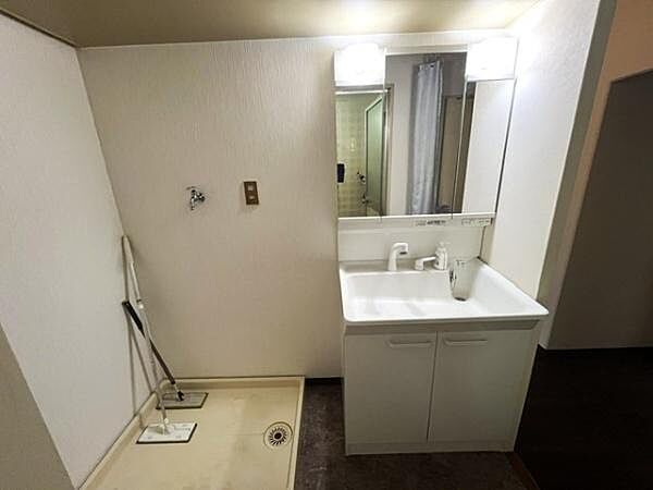 三面鏡付きシャンプードレッサー