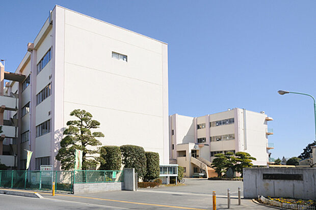 坂戸市立坂戸中学校まで1110m