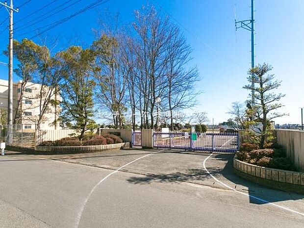 坂戸市立片柳小学校まで1272m