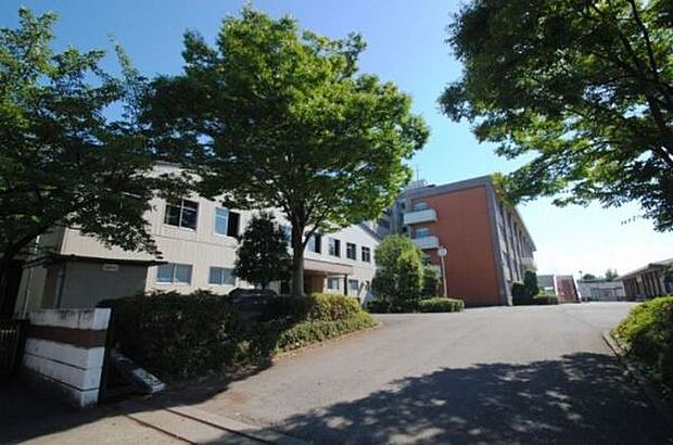 川越市立霞ケ関西中学校まで600m